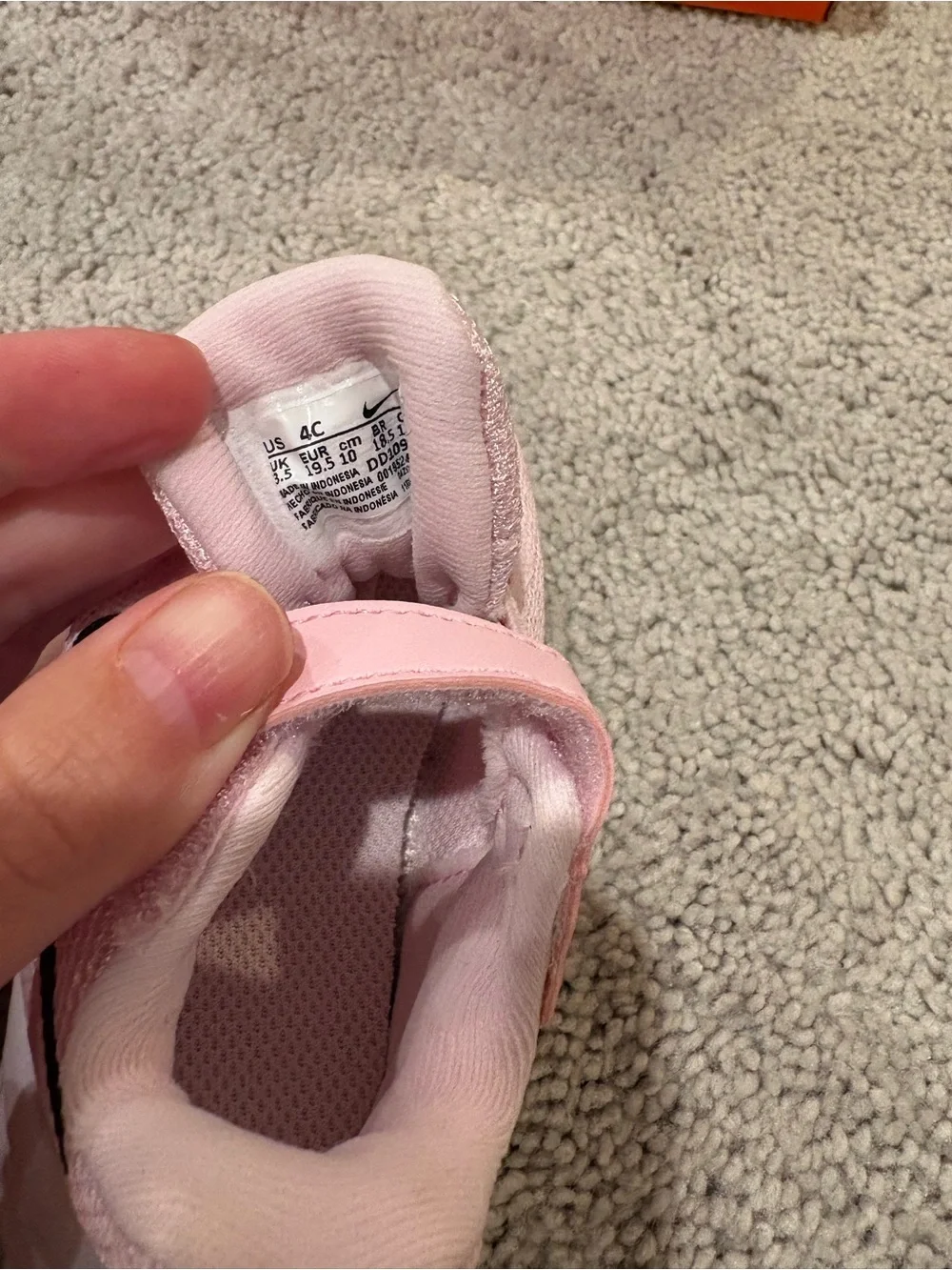 NEW Nike Kids Pink Mesh Strap Sneakers toddler size 4